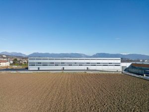 L'impresa di costruzioni Lovisotto di Treviso ha costruito e realizzato l'ampliamento del polo logistico e produttivo dell'azienda Wega. Lovisotto ha seguito il progetto come General Contractor.
