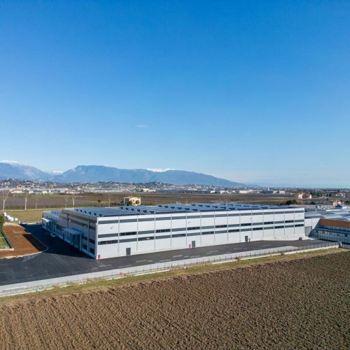 L'impresa di costruzioni Lovisotto di Treviso ha costruito e realizzato l'ampliamento del polo logistico e produttivo dell'azienda Wega. Lovisotto ha seguito il progetto come General Contractor.