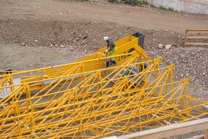 Installazione della Gru nel cantiere a Milano. Impresa di costruzioni Lovisotto