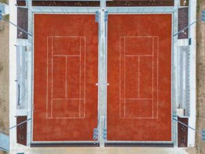 Campo da tennis scoperto al centro tennis di Fontanafredda con strutture moderne