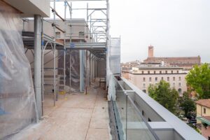 Zona outdoor sul terrazzo della Residenza Tarvisium, ideale per vivere all’aperto a Treviso