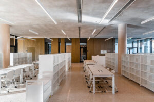 Architettura moderna della scuola elementare sostenibile di Laives, certificata CasaClima School