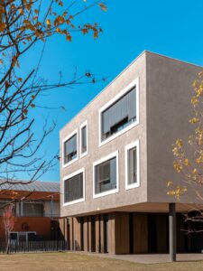 Edificio scolastico sostenibile progettato per didattica innovativa