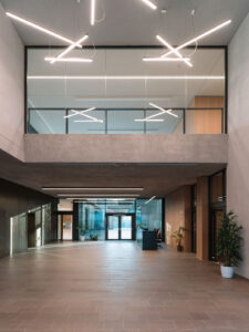 Edificio scolastico sostenibile di San Giacomo Laives con struttura moderna ed efficiente