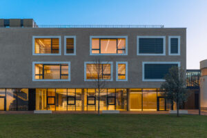 Polo scolastico bilingue di Laives con spazi condivisi per didattica italiana e tedesca