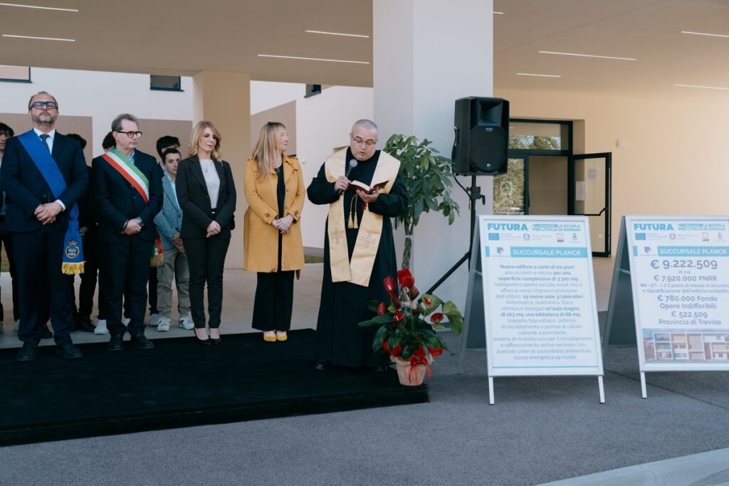 Benedizione del nuovo edificio dell'ITIS Max Planck di Lancenigo durante la cerimonia